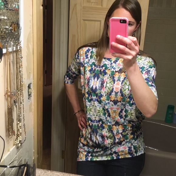 Spring Floral Tunic Top - Picture 5 of 7